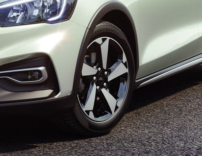 Genuine Alloy Wheel 17" 5-spoke design, Black Machined - 2540824