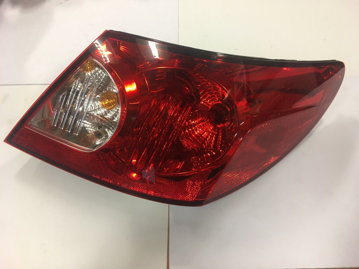 Genuine Dodge Avenger JS RH D/S/R Outer Tail Lamp / Rear Light OBSE
